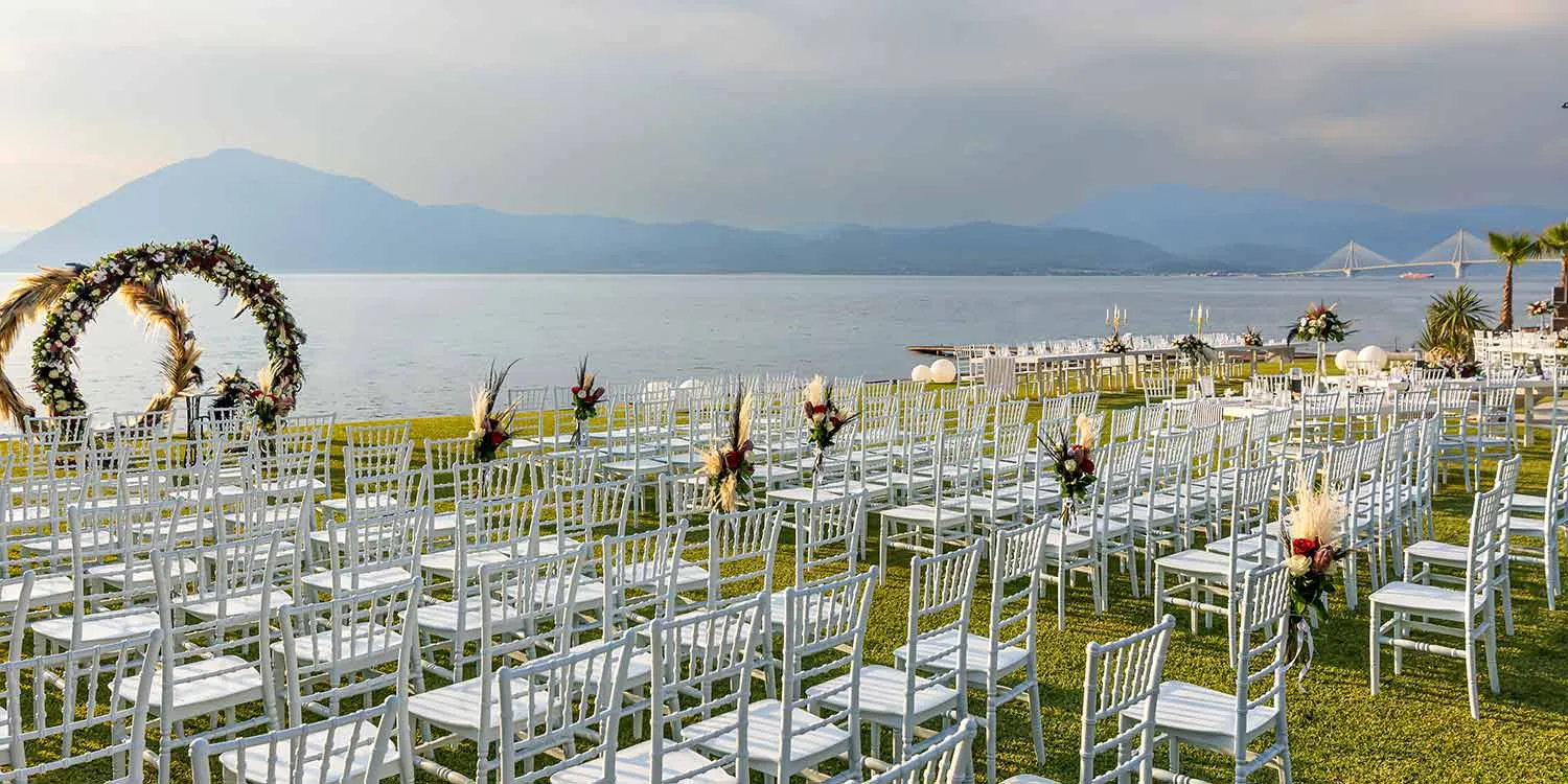 Gatsby &Gamma;ά&mu;&omicron;&sigmaf; &sigma;&tau;&eta;&nu; &Pi;ά&tau;&rho;&alpha;
