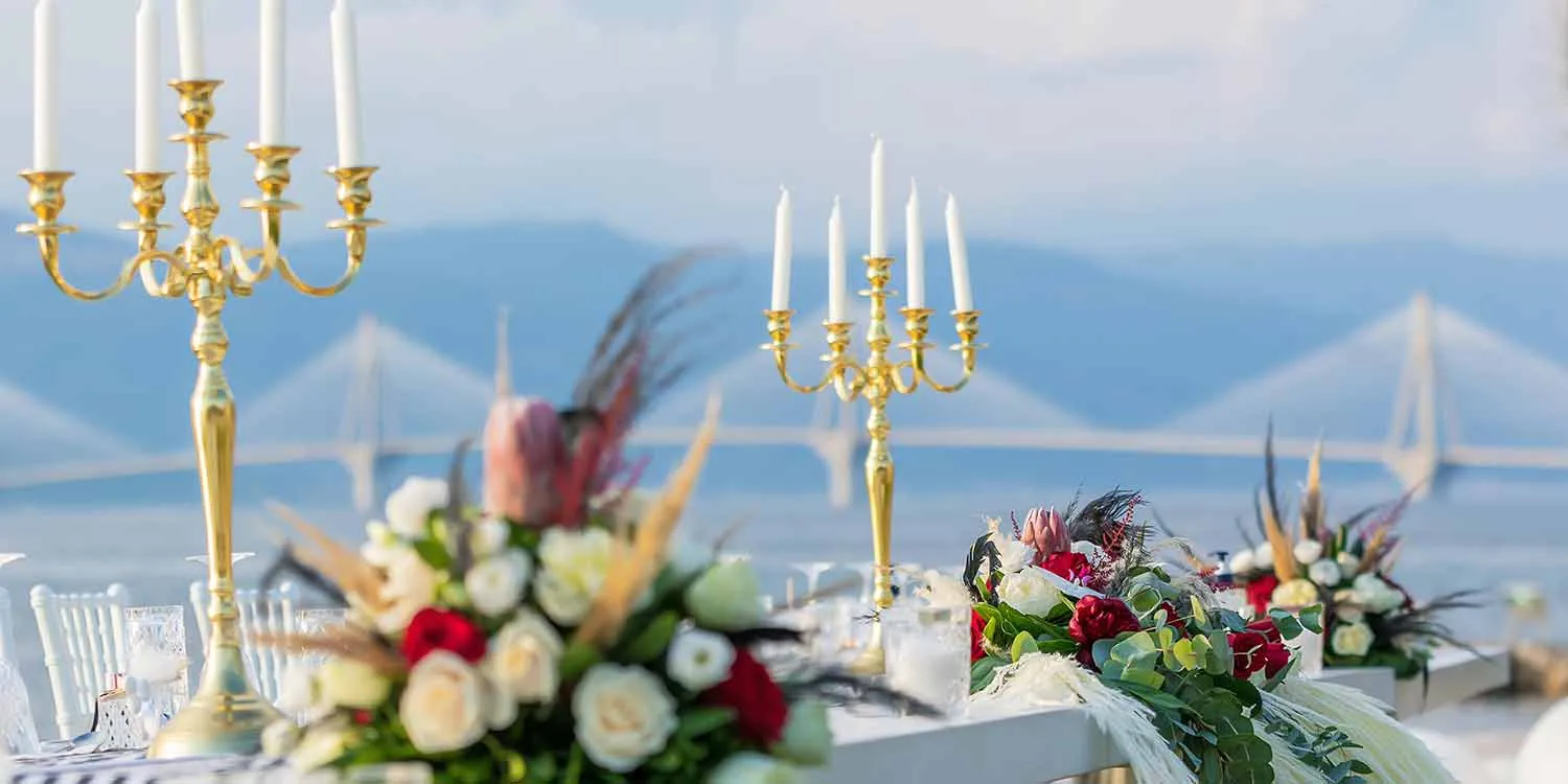 Gatsby &Gamma;ά&mu;&omicron;&sigmaf; &sigma;&tau;&eta;&nu; &Pi;ά&tau;&rho;&alpha;