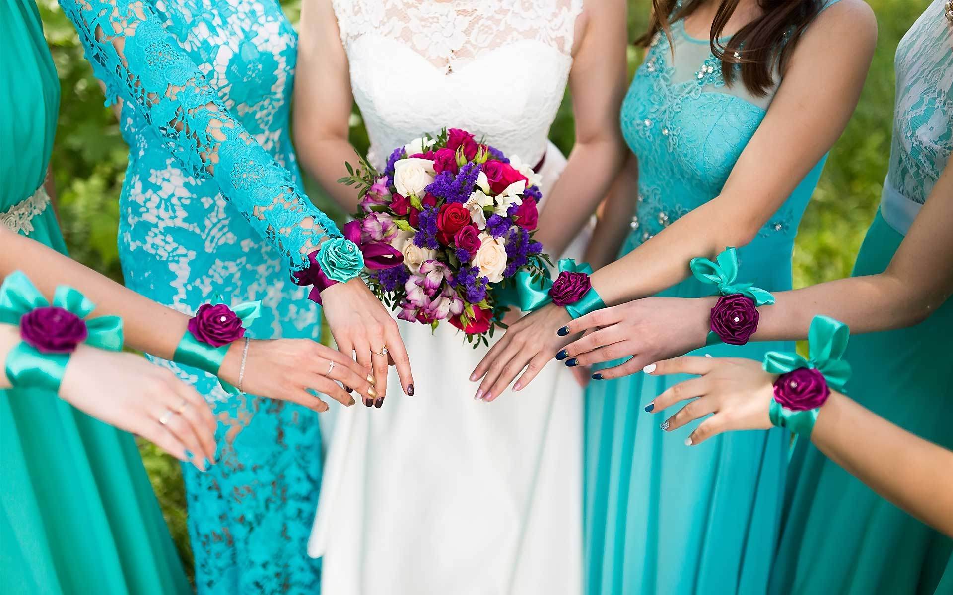 Class-Meets-Chic-Style-With-This-Burst-Of-Color-Bouquet