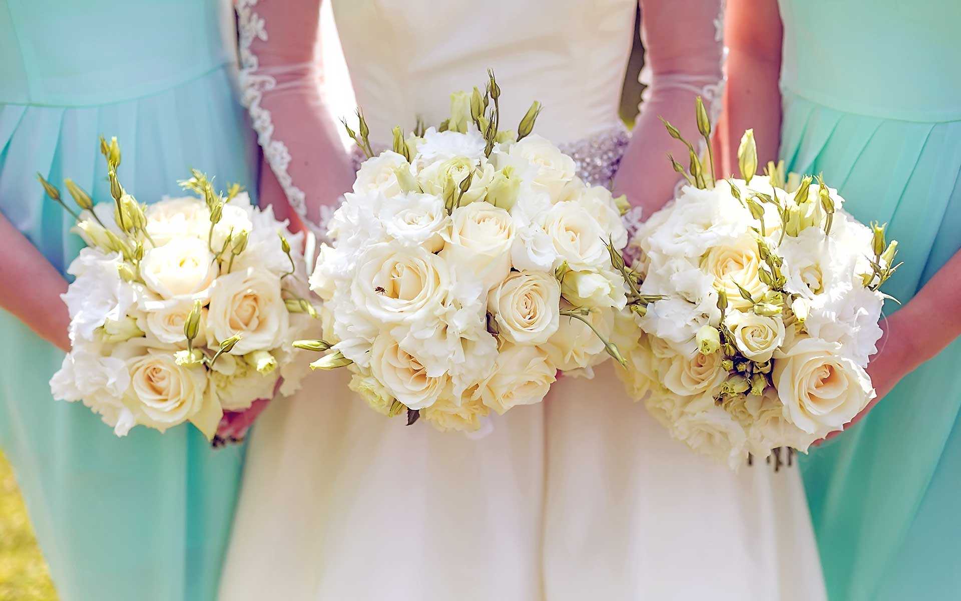 Cream-Colored-Roses-Romantic-Bridal-Bouquet-by-Diamond-Events