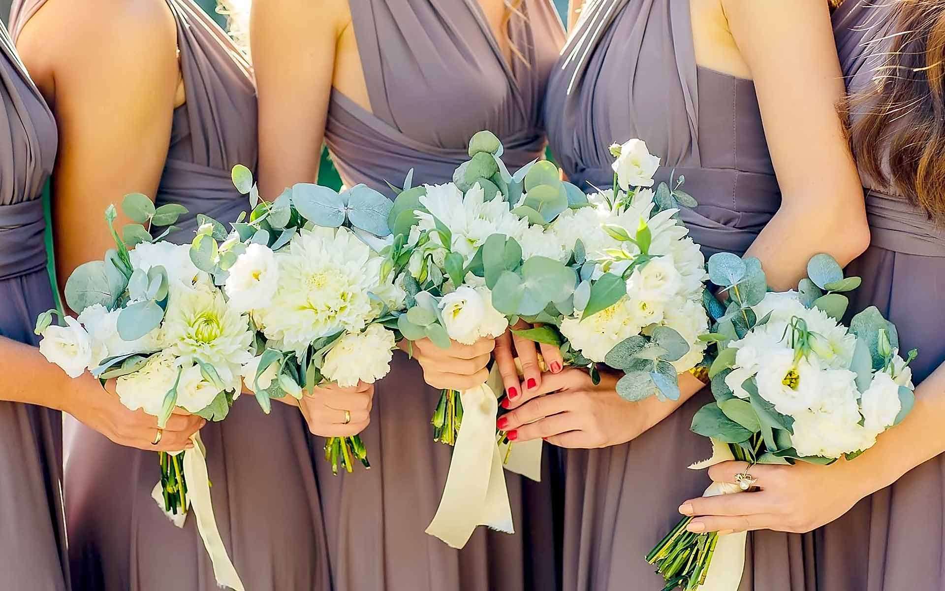 Popping-Pastel-Green-Leaves-Give-Character-To-These-Simple-White-Bouquets