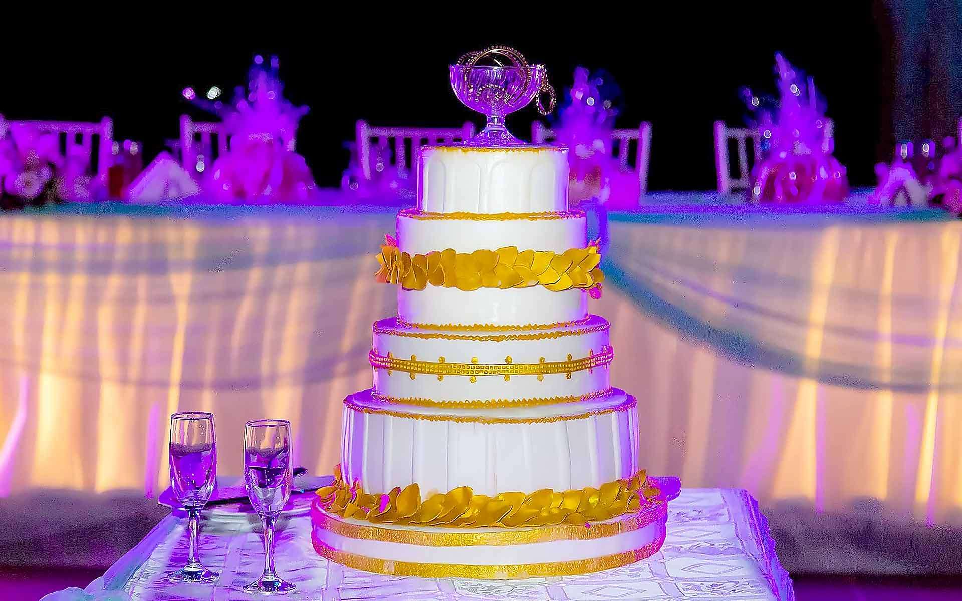 Golden-Leaf-Wedding-Cake-by-Diamond-Events-Wedding-Event-planning-services