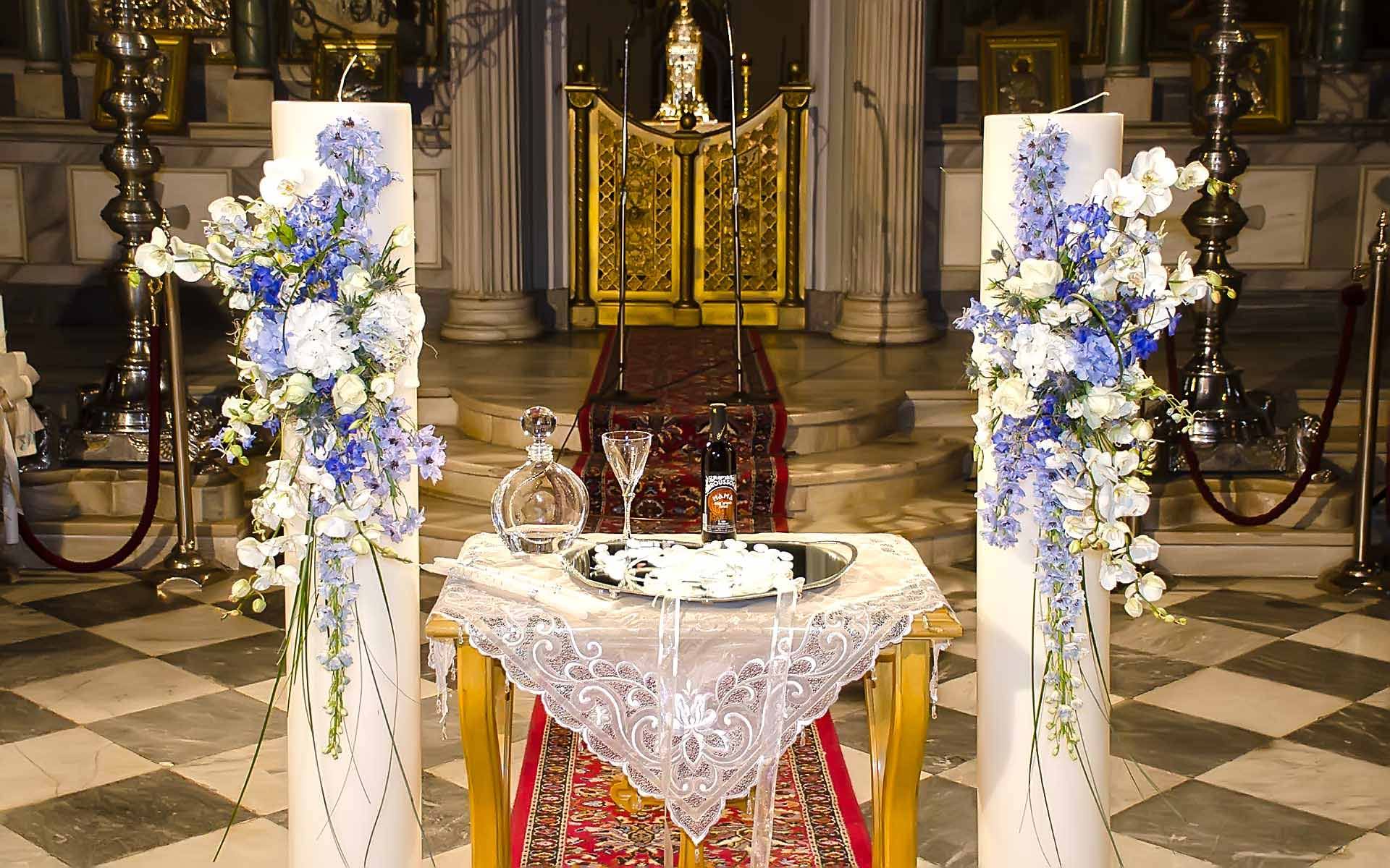 Candle-decoration-in-baby-blue-and-white-in-the-sanctuary-of-the-church