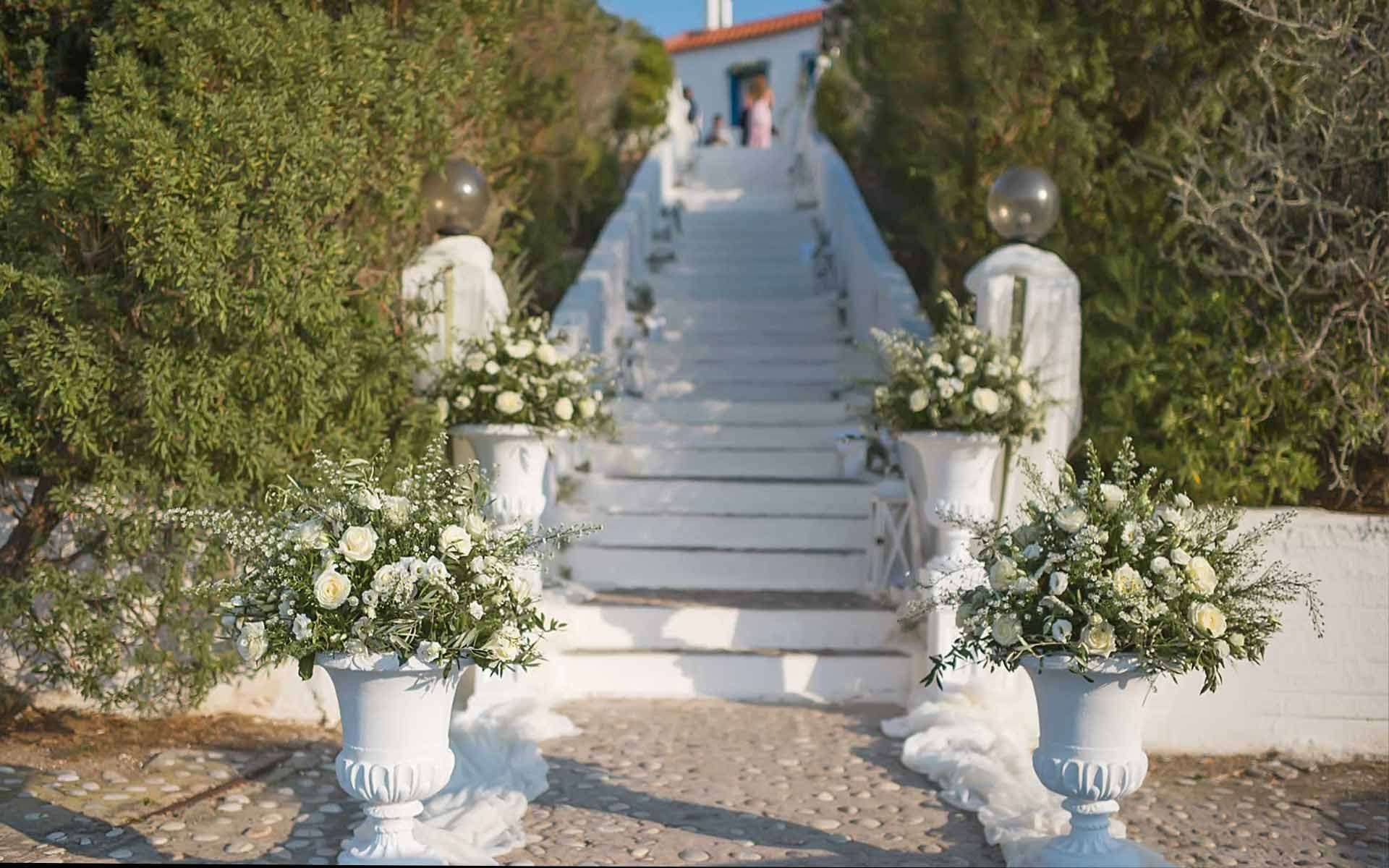 Romantic-flower-composition-in-ancient-white-urn-with-fabrics-and-roses