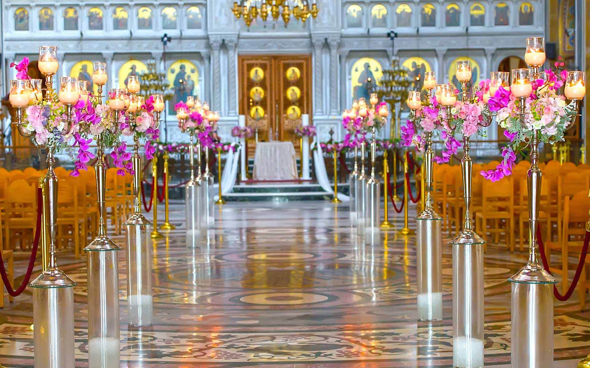 Romantic-flower-composition-in-candelabras-purple-orchids-and-candles