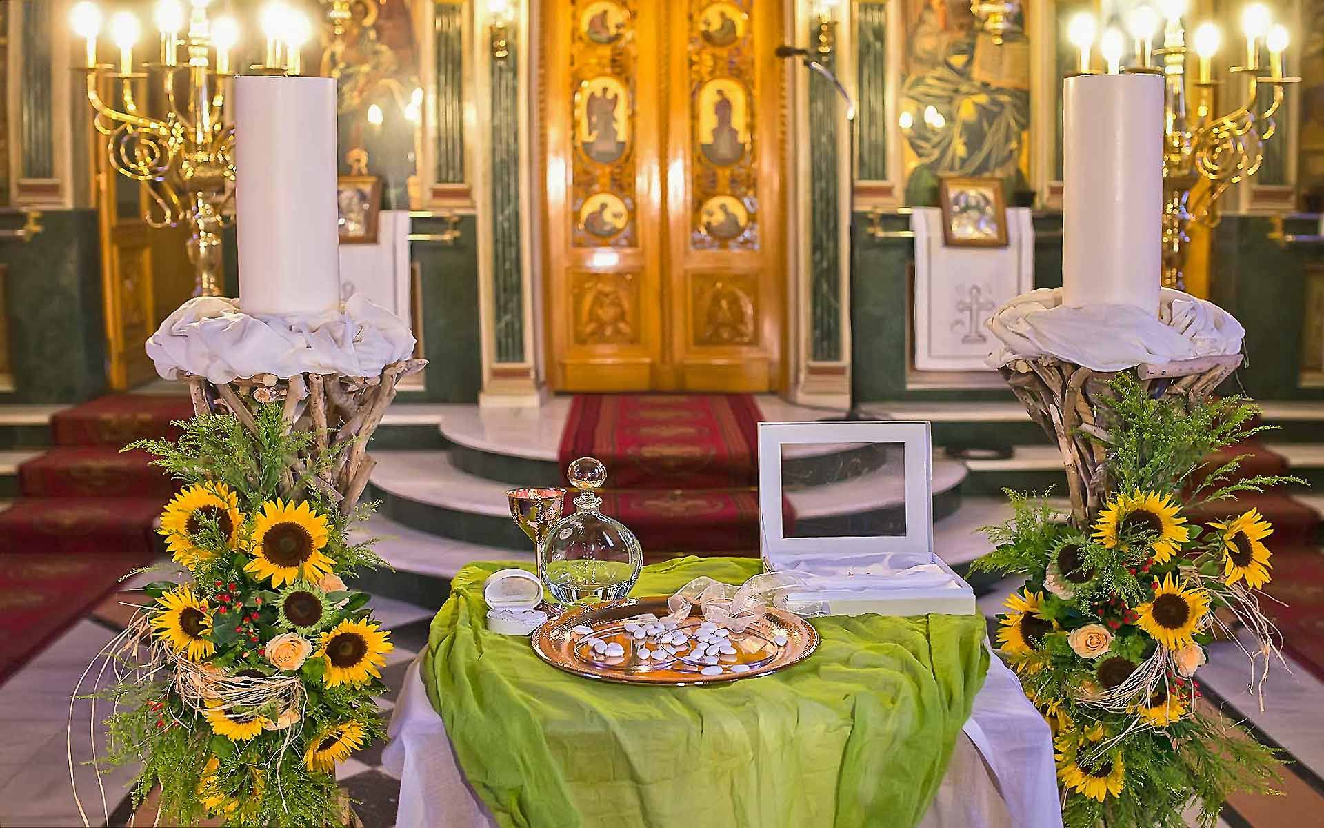 Seaweed-bases-with-sunflower-composition-by-Diamond-Events-Wedding-Event-planning-services