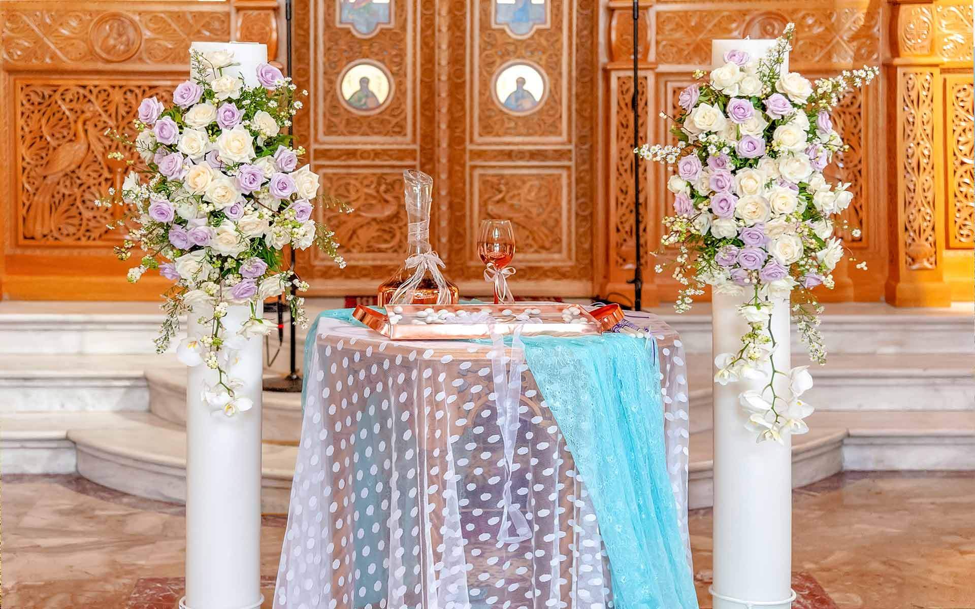 Simple-and-romantic-unity-candles-in-an-indoor-wedding-ceremony-by-Diamond-Events