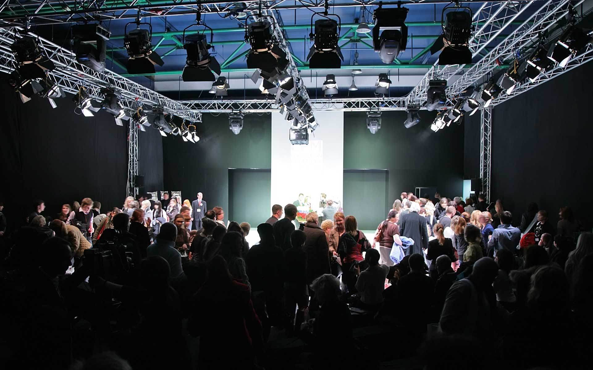 Fashion-ShowsFashion-Week-Runway-Designer-Collections