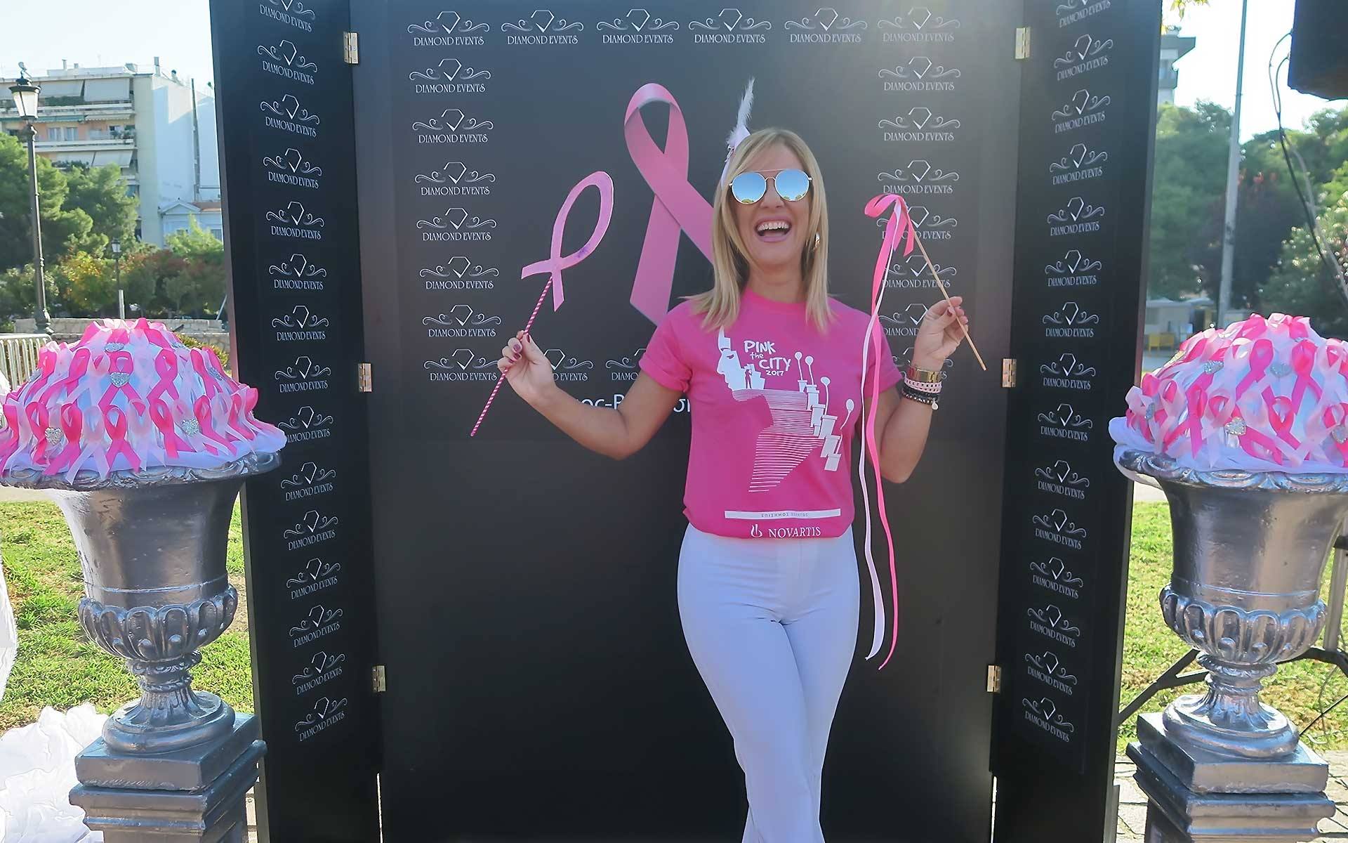 Joanna-is-posing-in-Diamond-Events-photobooth-for-Pink-the-city-event
