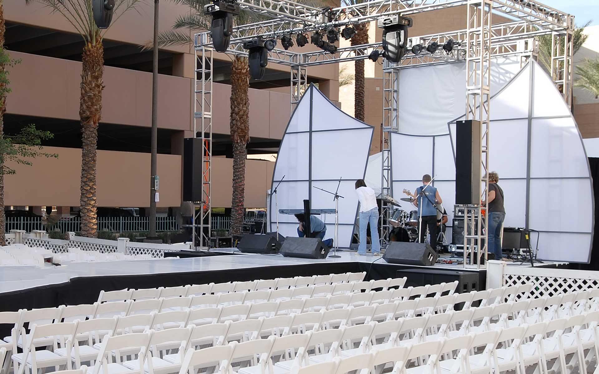 Preparations-for-Runway-Shows-Trends-and-Street-Style