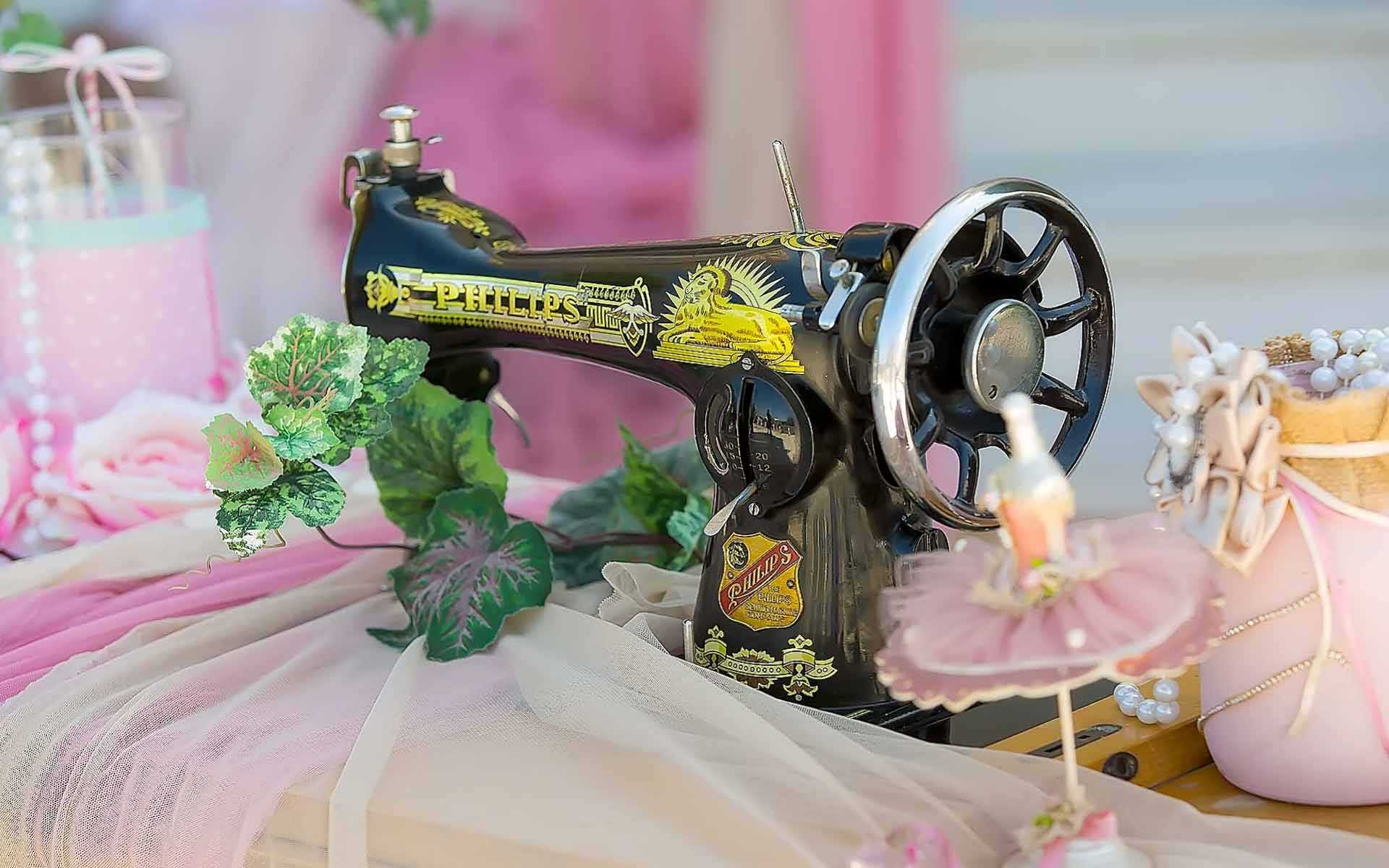 Sewing-Machine-As-A-Baptism-Decor