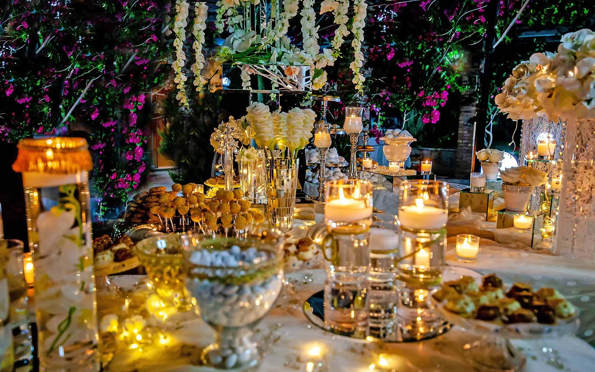Gorgeous-wedding-table-book-in-gold-and-white-by-Diamond-Events