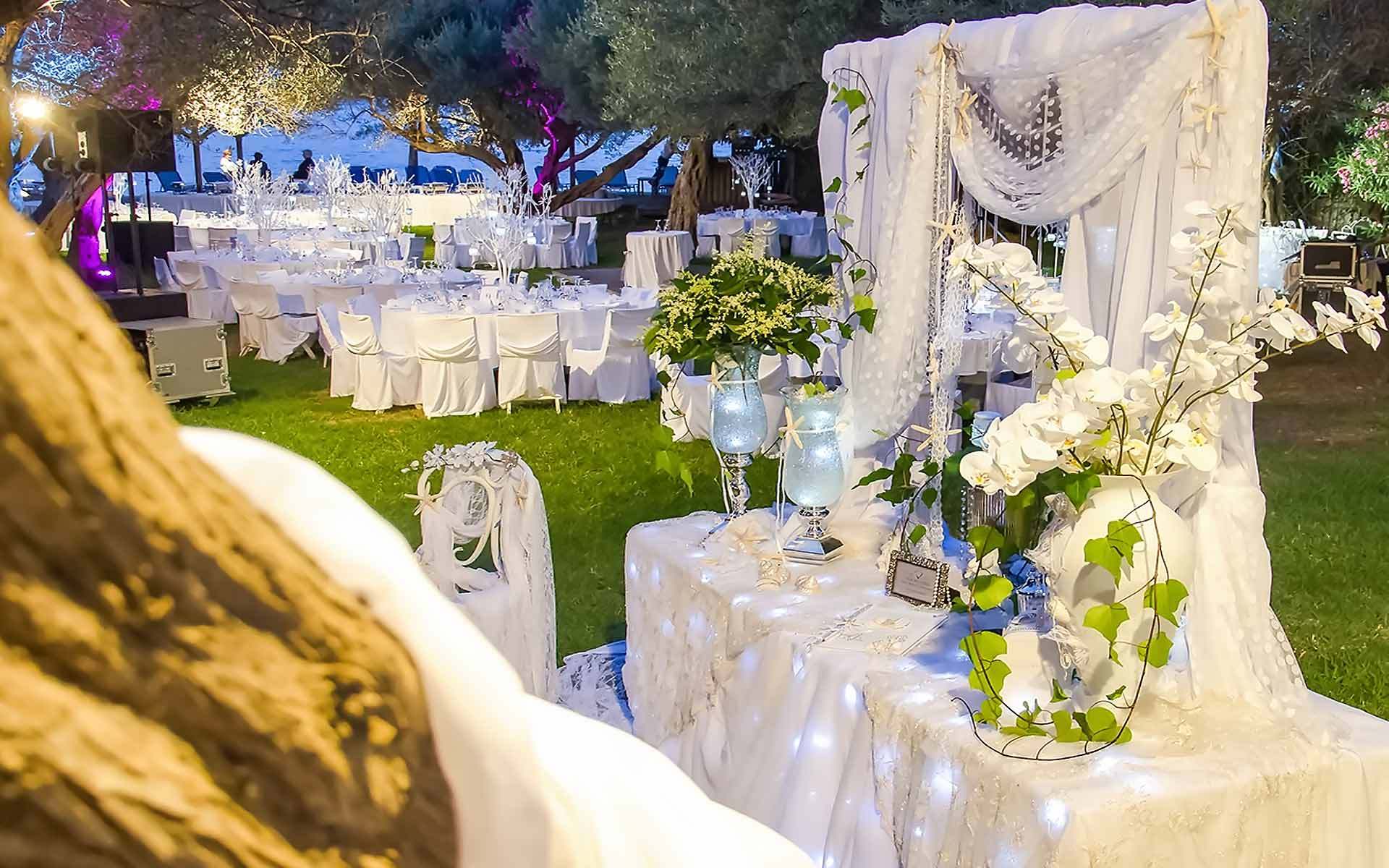 Rustic-Summer-Wedding-reception-venue-set-up-by-Diamond-Events