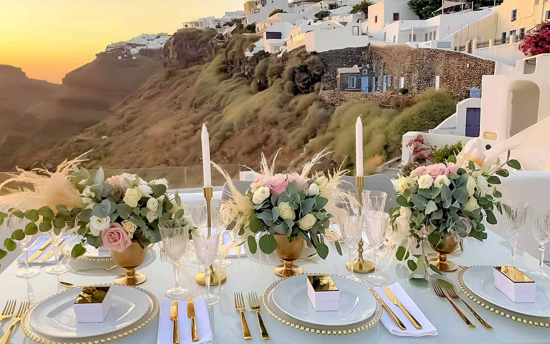 Dinner-in-a-private-villa-in-Santorini-designed-by-Diamond-Events