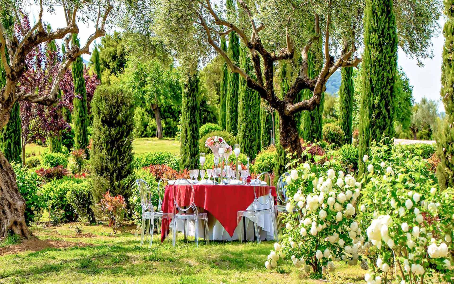Elegant Wedding decoration in a private mansion by Rogdaki Events Trademark