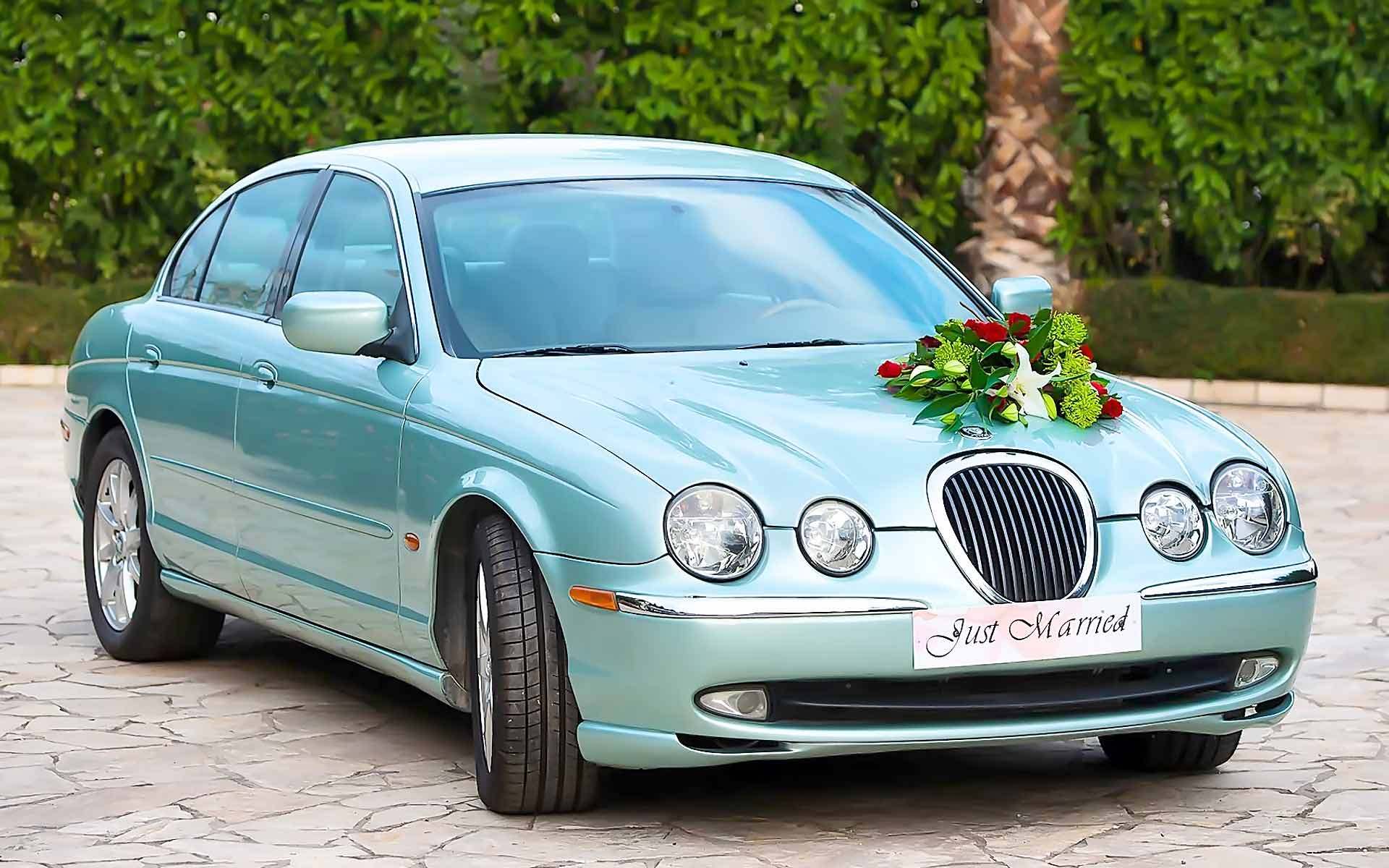 A-Classic-Wedding-Cars-Is-This-S-Type-Jaguar-by-Diamond-Events