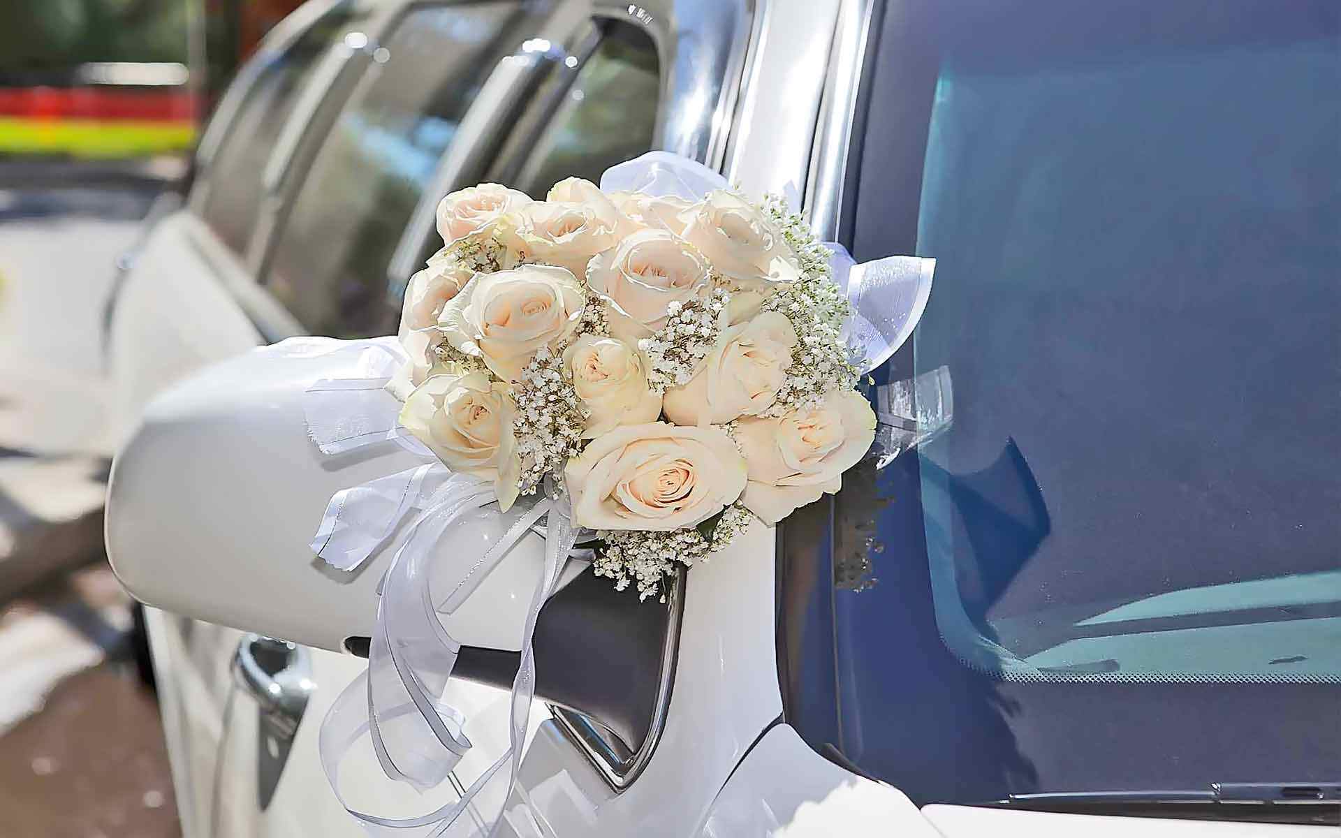 A-White-Limousine-Is-An-Option-For-Your-Wedding-Day