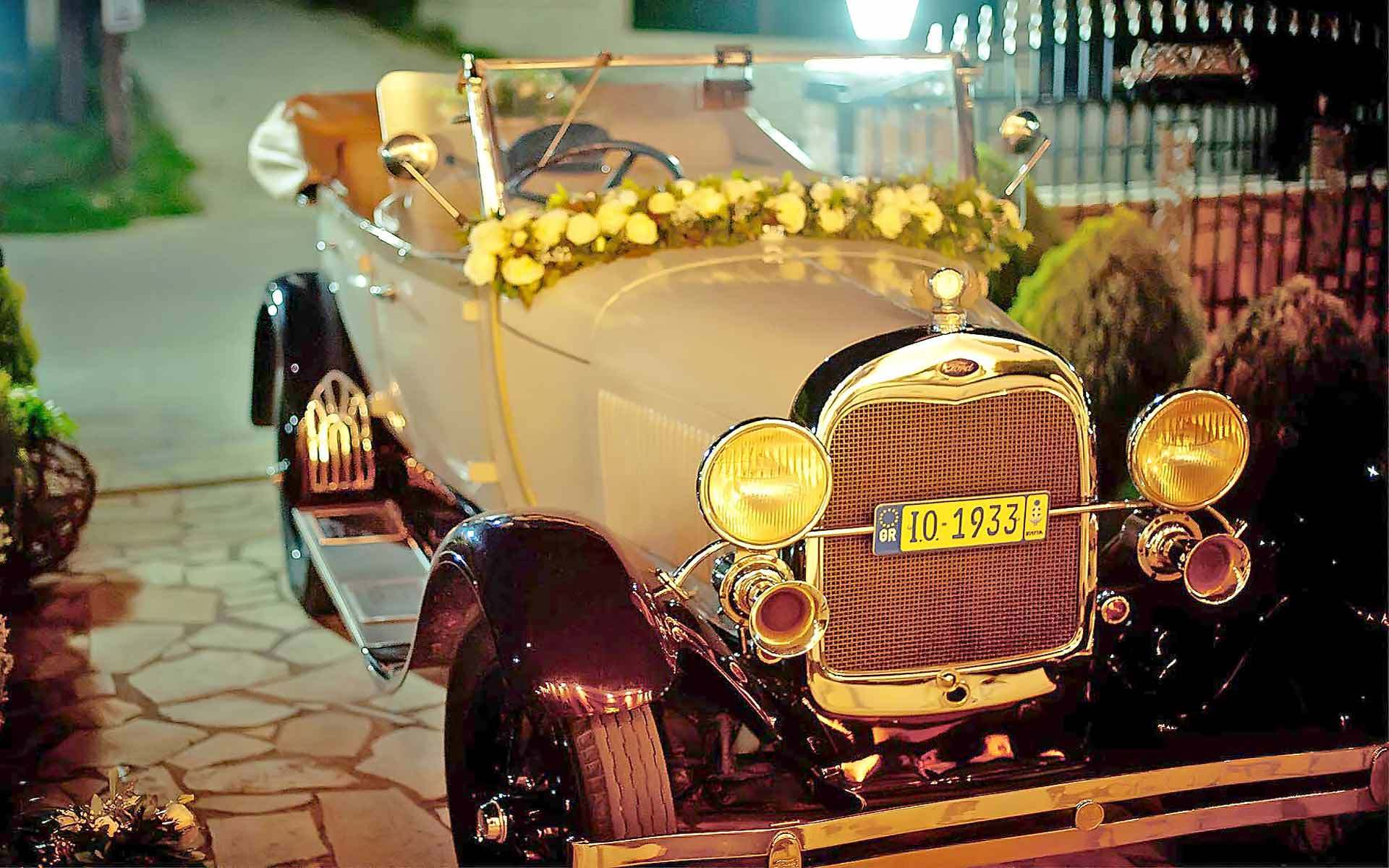 An-Amazing-Antique-Cars-For-Your-Wedding-Is-This-1956-Ford-Convertible