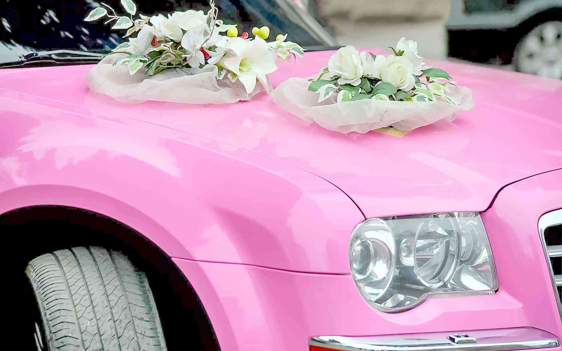 Get-The-Pink-Wedding-Limo-To-Make-Your-Wedding-Memorable