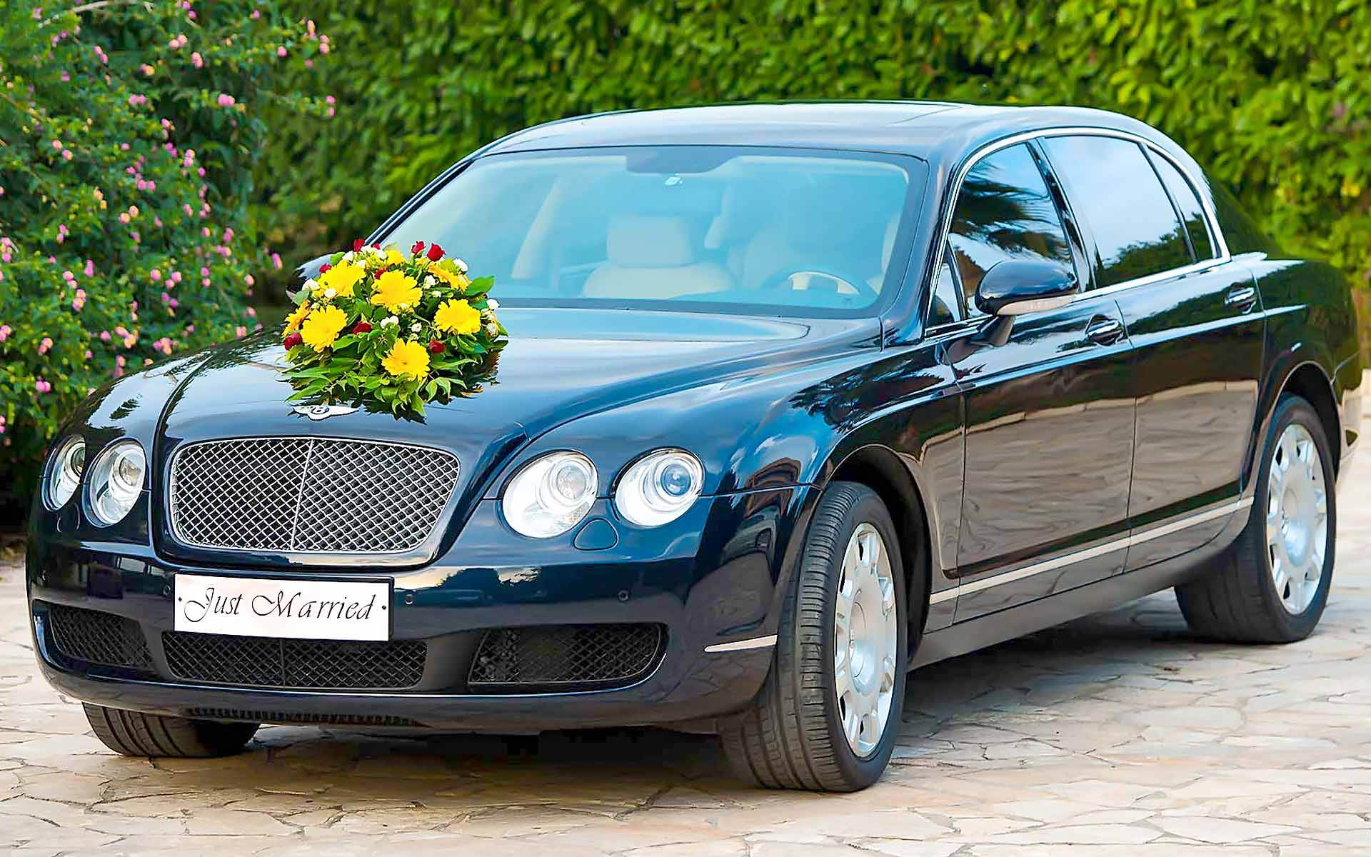 Make-Your-Special-Day-Even-More-Perfect-With-A-Chauffeur-Driven-A-Black-Bentley