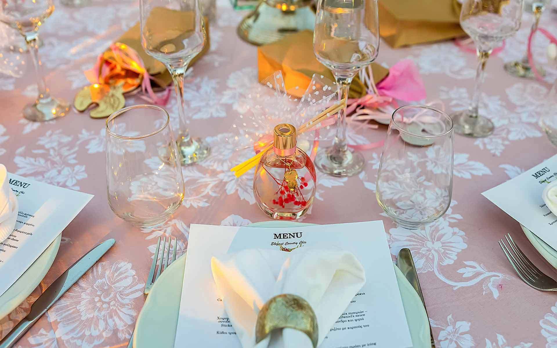 Wedding Menu Ideas for a Summer decoration with bottle flavor as a gift for the guests