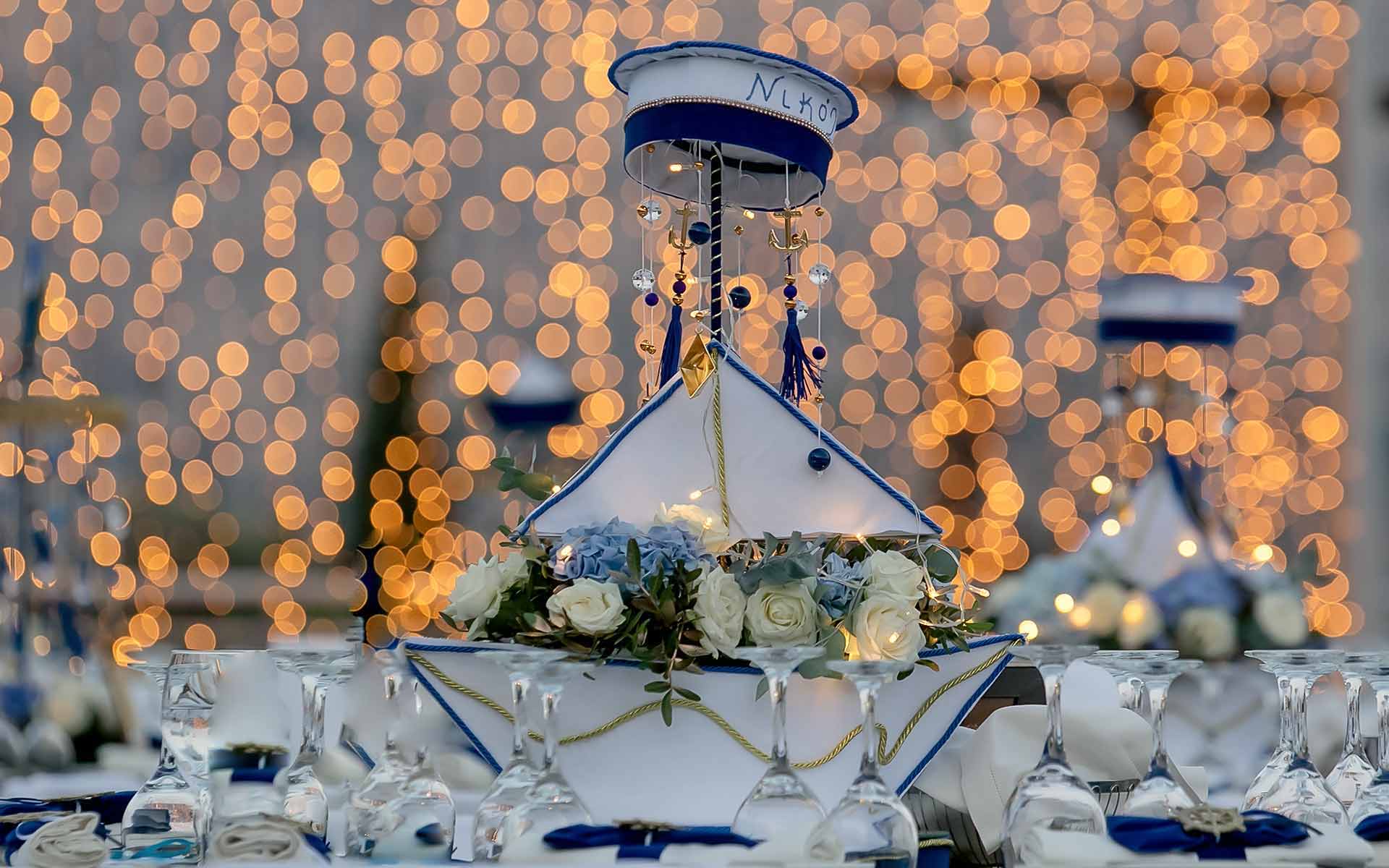Beautiful-blue-and-white-carousel-white-glowers-christening-party-baptism-decoraion