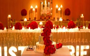 Red Rose Cake For A Christmas Wedding