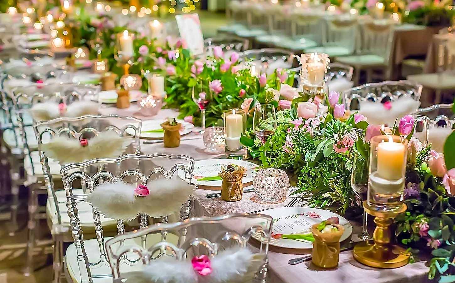 Wedding table decoration with bright and vivid colors