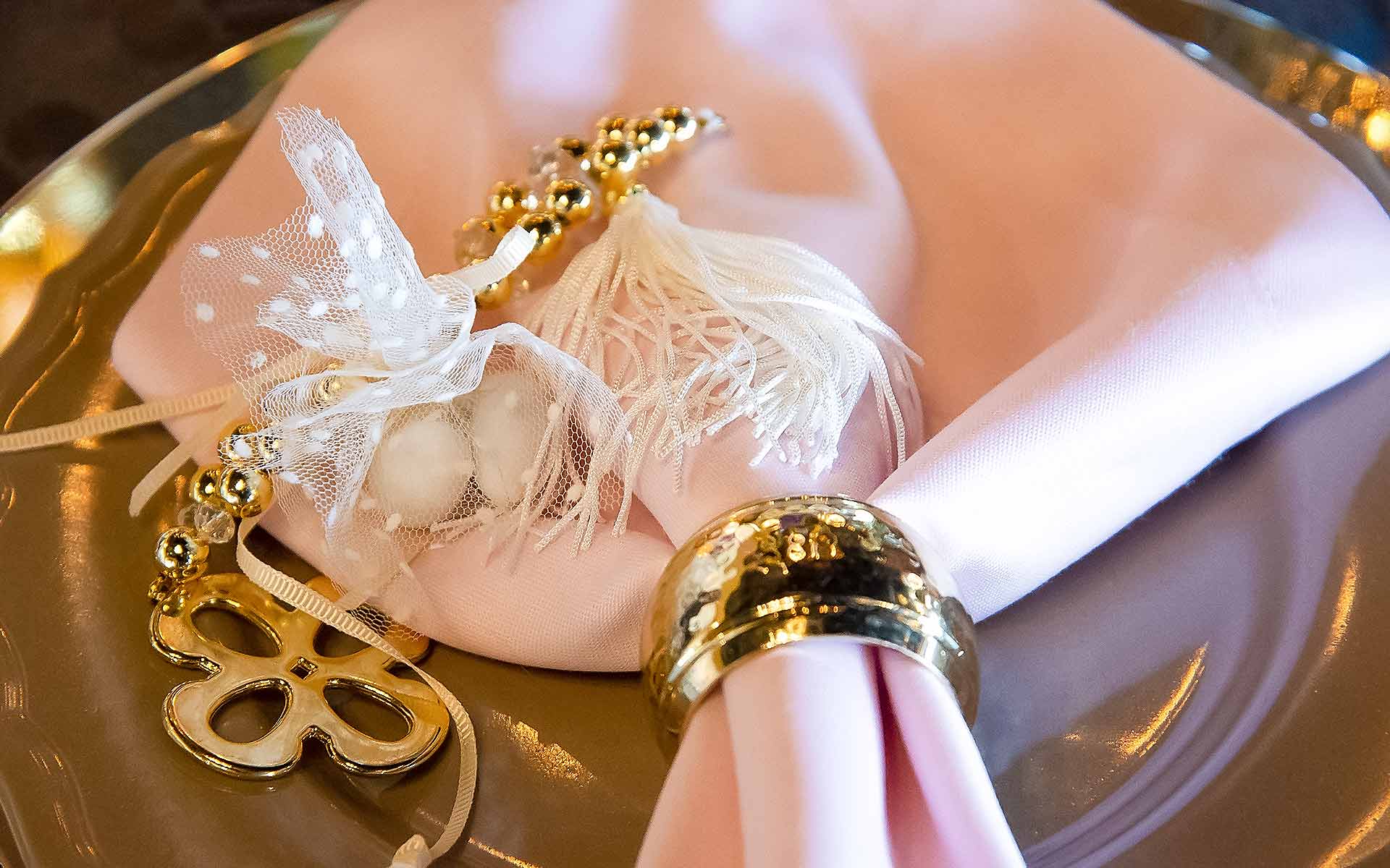 Gold Napkin Rings and wedding favor with gold elements