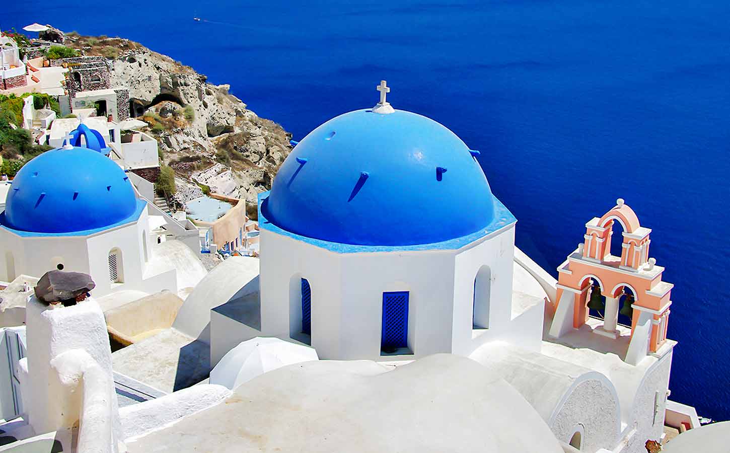 Gwyneth-Paltrow-loves-Santorini-in-Greece-luxury-wedding-planner-diamond-events