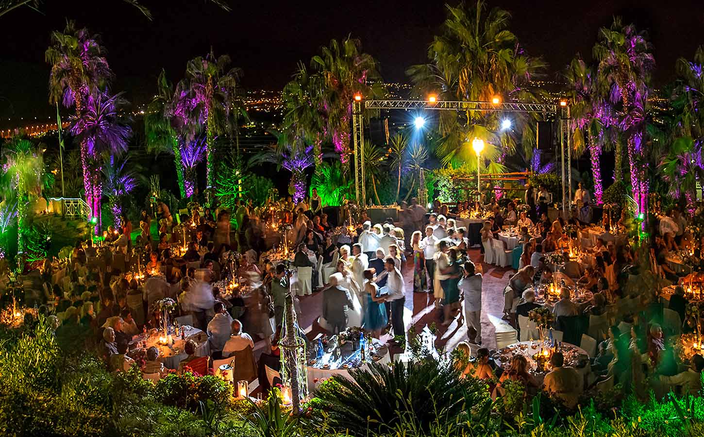 dance-party-at-a-wedding-with-diamond-events-planning-company-services-in-greece