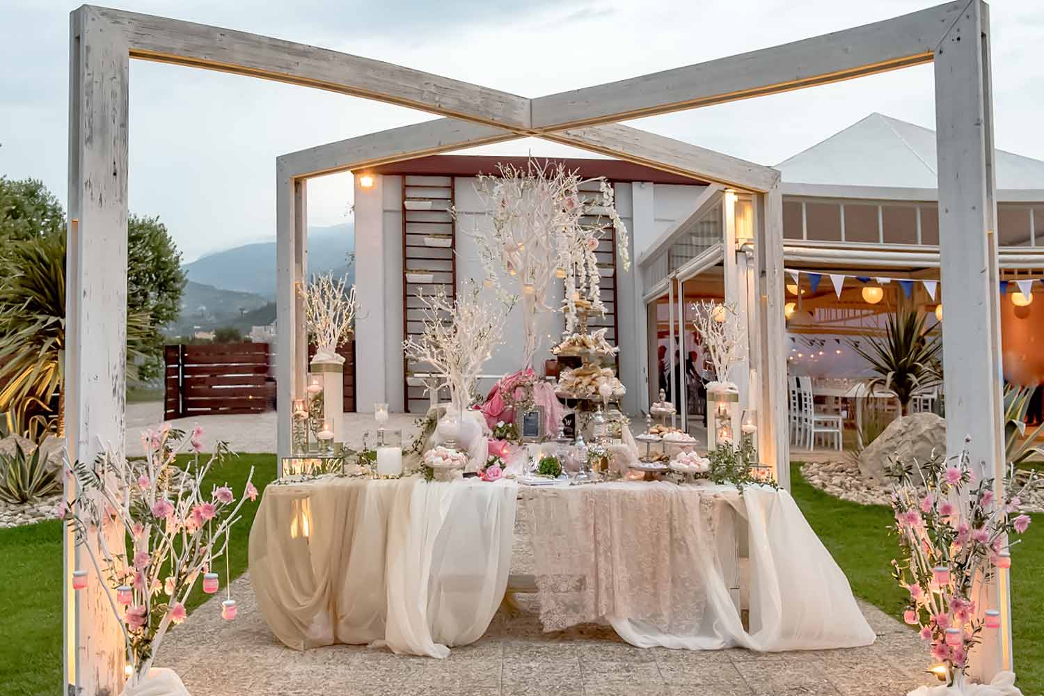 Elegant wedding table decoration