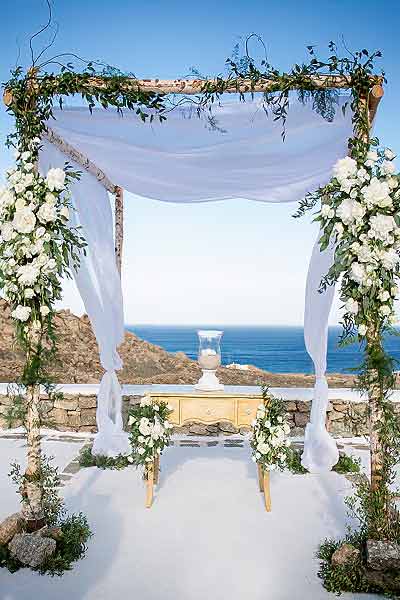 An elegant wedding in a private villa in Mykonos