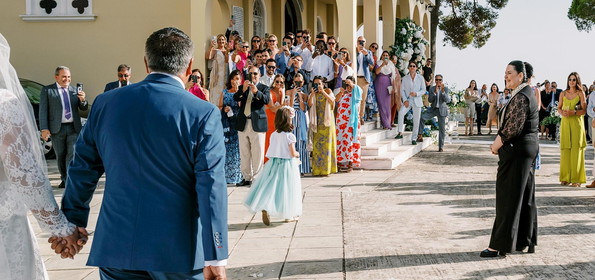 Perfectly arranged wedding setup where design precision and natural harmony define Rogdaki Events’ aesthetic.