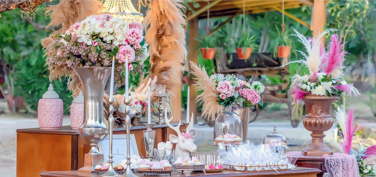 Candy bar με ροζ λουλούδια και vintage διακόσμηση, Βάπτιση σε Ιππικό Όμιλο, Rogdaki Events