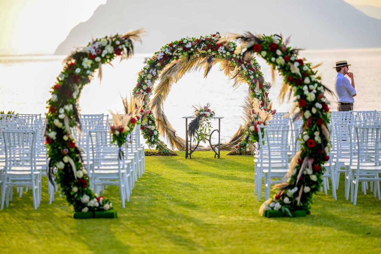 04 Great Gatsby Wedding ceremony arches by Rogdaki Events trademark