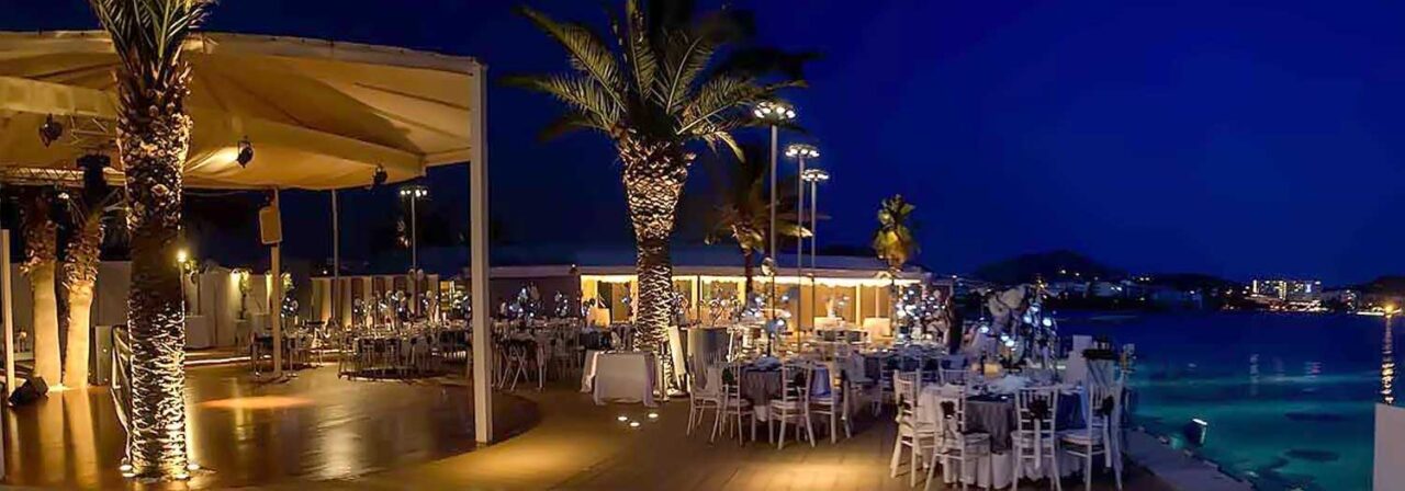Amazing venue set up by night by Diamond Events Vouliagmeni