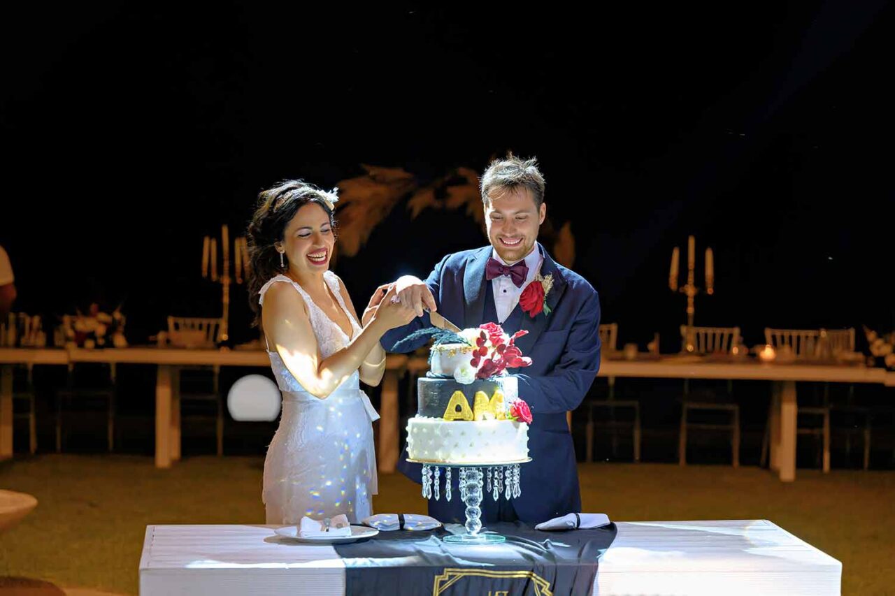 Happily couple cutting their Great Gatsby Wedding Cake Rogdaki Events trademark