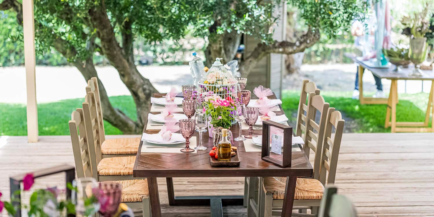 Αγγλική εξοχή | Θεματική Βάπτιση 15 ane Austen Pride Prejudice inspired Baptism white cage with pink flowers decoration by Rogdaki Events