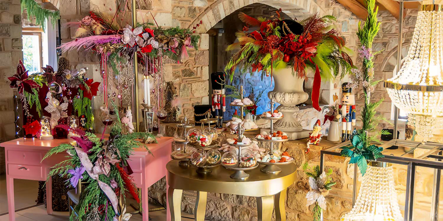 Μια Παραμυθένια Βάπτιση | Μπαλαρίνας & Καρυοθραύστη 18 A Magical Ballerina Rogdaki Events creates a festive display inside Pyrgos Petreza for a vaptism featuring elegant sweets tables decorated with nutcrackers greenery and sparkling accents