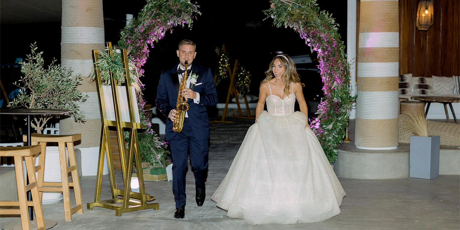 Πολυτελής Γάμος στη Μύκονο 27 Entrance full of soul and laughter. Mediterranean Romance in Mykonos by Rogdaki Events