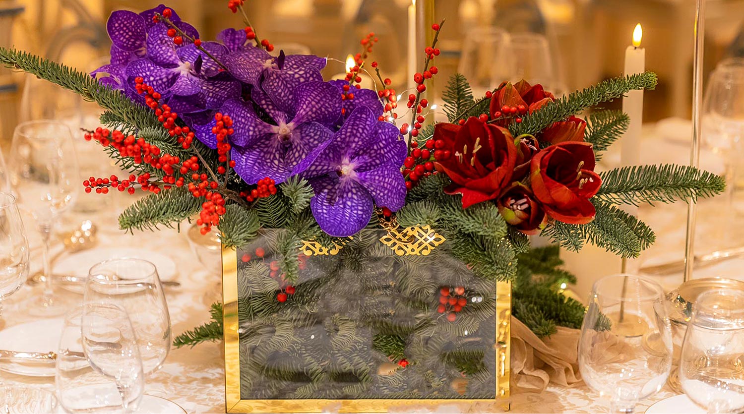 Hotel Grande Bretagne – 150 Χρόνια Ιστορίας 22 A close up of Rogdaki Events centerpiece adding refined elegance to the gala Christmas dinner
