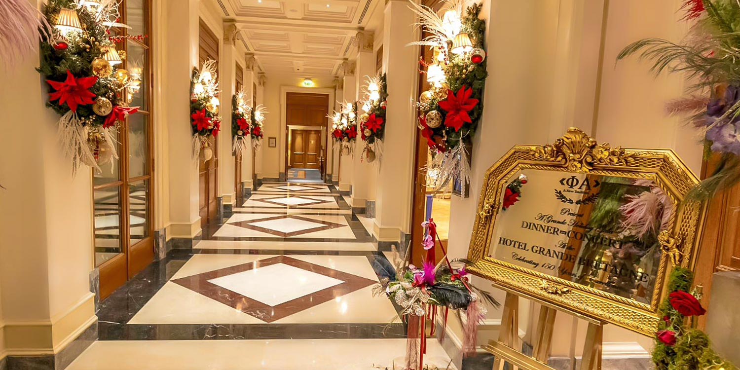 Hotel Grande Bretagne – 150 Χρόνια Ιστορίας 10 Rogdaki Events adorns the Grande Bretagne welcoming guests to an opulent gala dinner and concert celebration