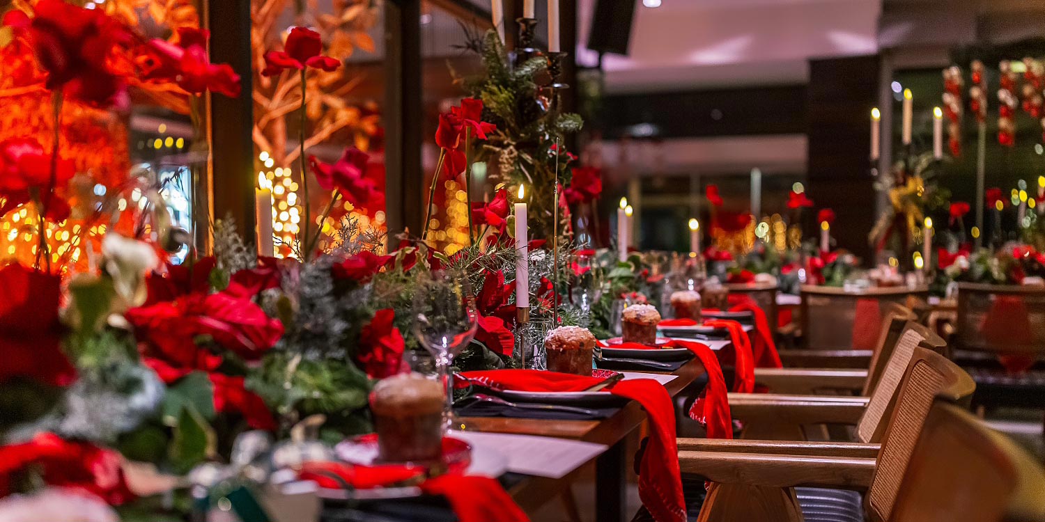 Mesmerizing Christmas Baptism Decoration 37 Rogdaki Events designed a Christmas baptism at Distinto featuring red roses, gold carousels, and panettones under a warm glow of festive lights