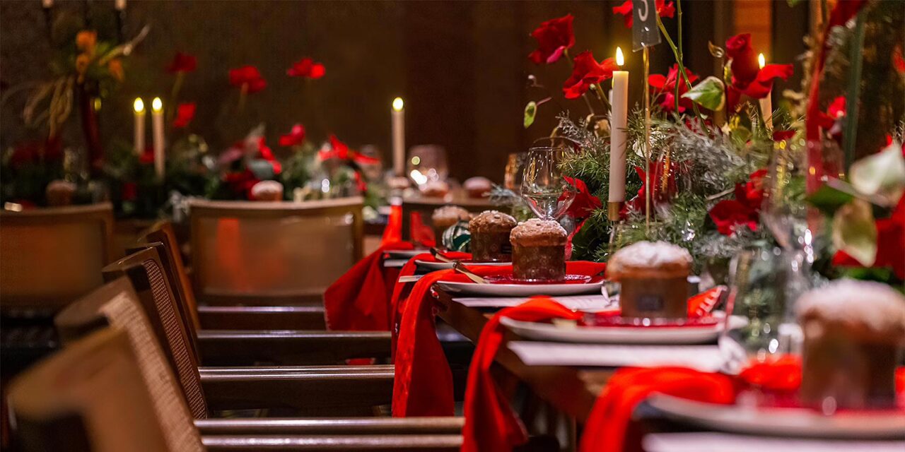 Μαγευτικός Χριστουγεννιάτικος Στολισμός Βάπτισης 8 Rogdaki Events, χριστουγεννιάτικη βάπτιση, Distinto, κοντινή λήψη σε panettone, κόκκινες πετσέτες