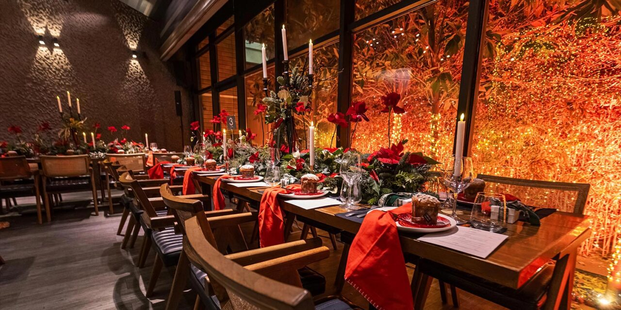 Μαγευτικός Χριστουγεννιάτικος Στολισμός Βάπτισης 13 Rogdaki Events, χριστουγεννιάτικη βάπτιση, Distinto, κόκκινες λεπτομέρειες, ατμοσφαιρικά κεριά