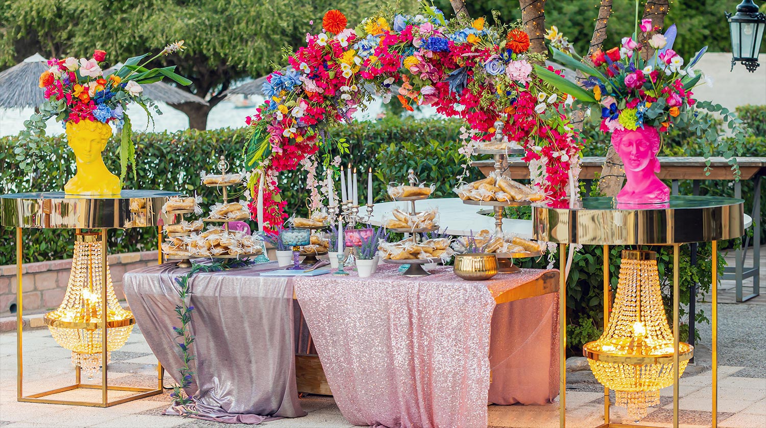 Chic & Colorful Γάμος στο Κτήμα Παναγιωτόπουλου 34 Rogdaki Events, ένας εκθαμβωτικός παραθαλάσσιος μπουφές γλυκών