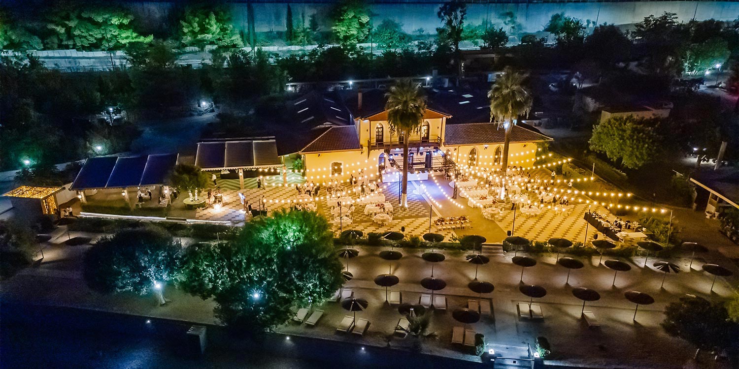 Chic & Colorful Γάμος στο Κτήμα Παναγιωτόπουλου 54 Rogdaki Events, μια εντυπωσιακή πανοραμική αεροφωτογραφία του Κτήματος Παναγιωτόπουλου