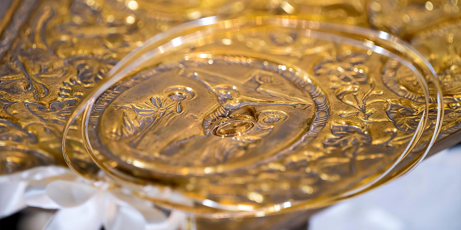 Ελληνικο-Γαλλικός Σικάτος Γάμος 6 Στέφανα γάμου στην εκκλησία του Αγίου Αναστασίου Δρεπάνου, επιμελημένα από τη Rogdaki Events