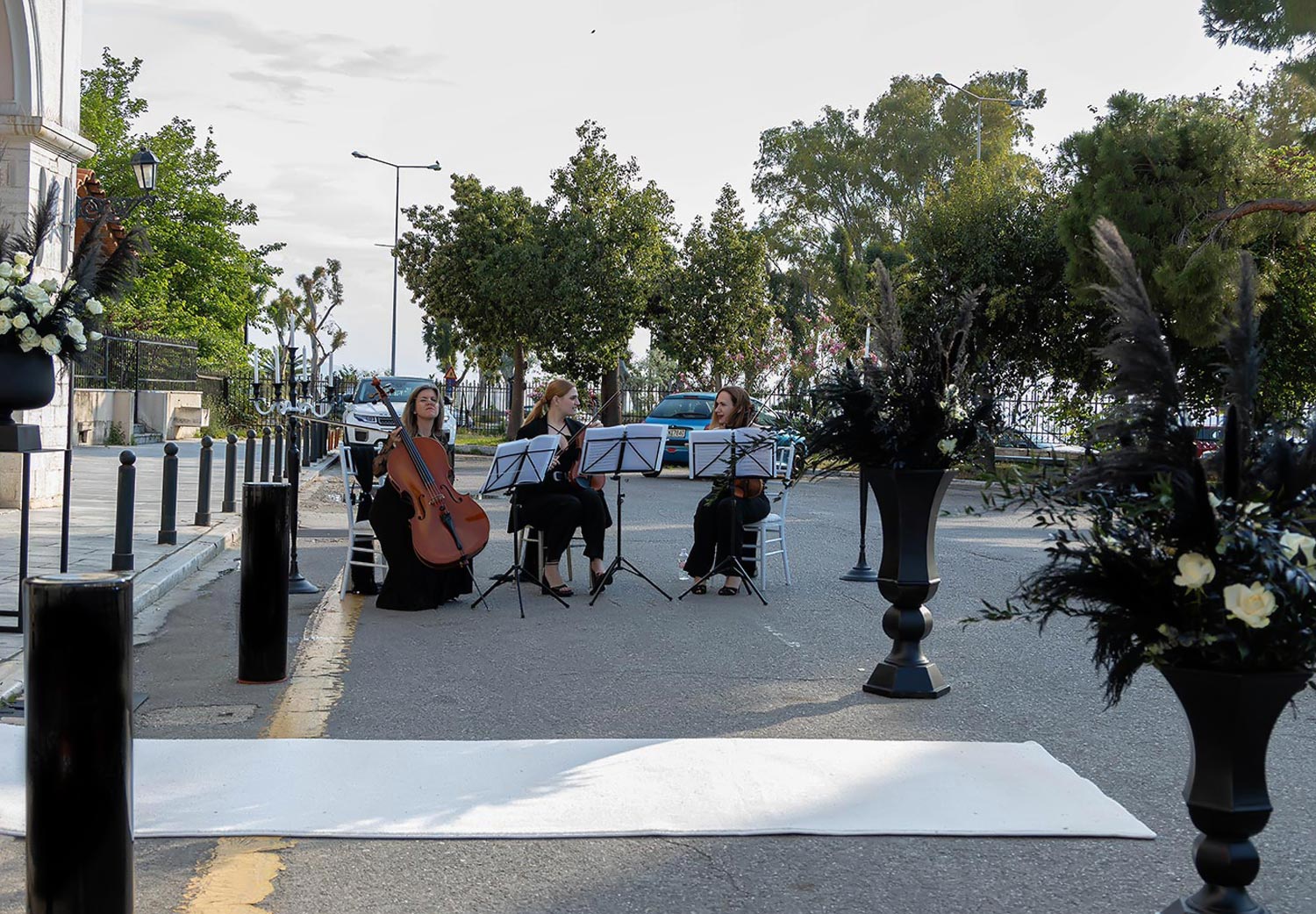 Ένας Γάμος με Υψηλή Αισθητική 6 Ζωντανή μουσική με έγχορδα έξω από τον Άγιο Ανδρέα με την υπογραφή της Rogdaki Events